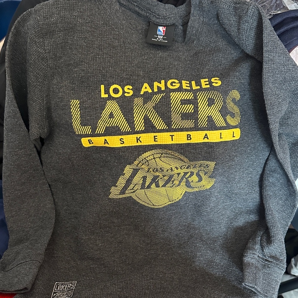 NBA Los Angeles Lakers Gray & Yellow Kids top size small (8)